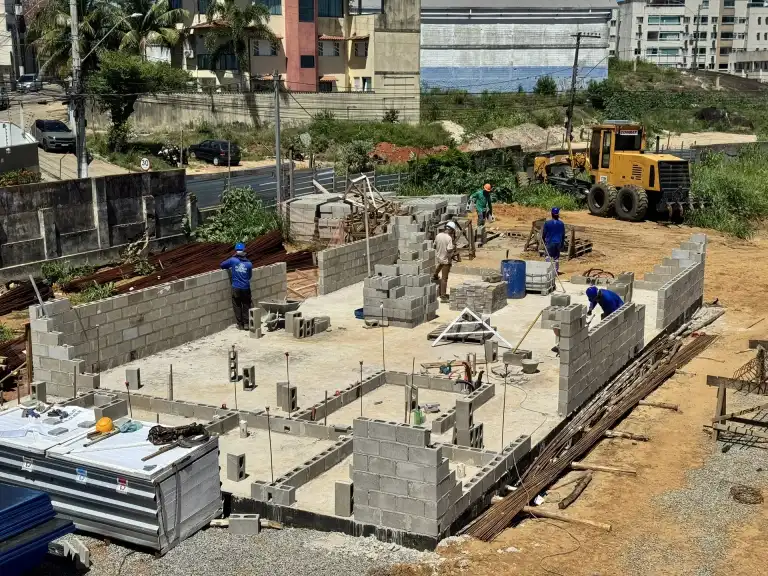 Frente de serviço em canteiro de obras